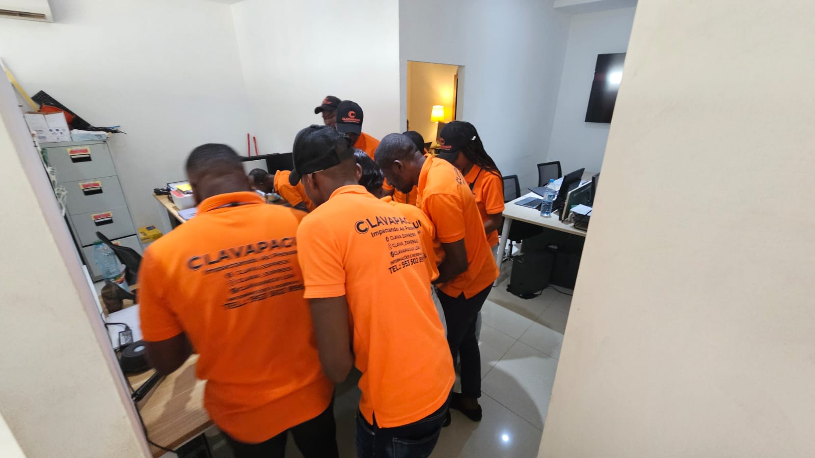Motoristas da Clava Express durante o processo de recrutamento